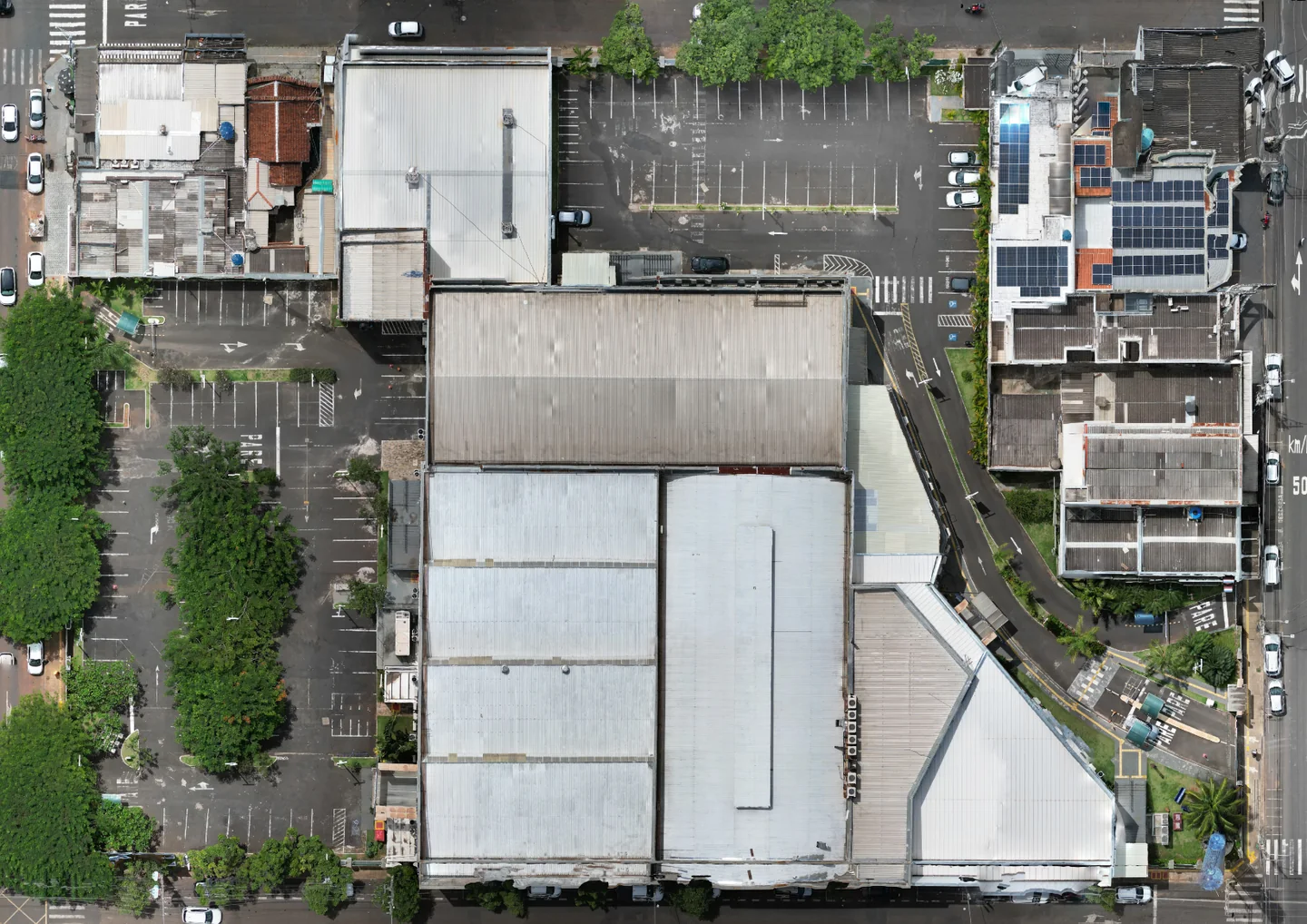 Vista aérea do Campus Centro da Uniube, reconstruída a partir de imagens de drone.